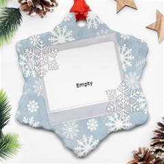 moni - Ornament (Snowflake)